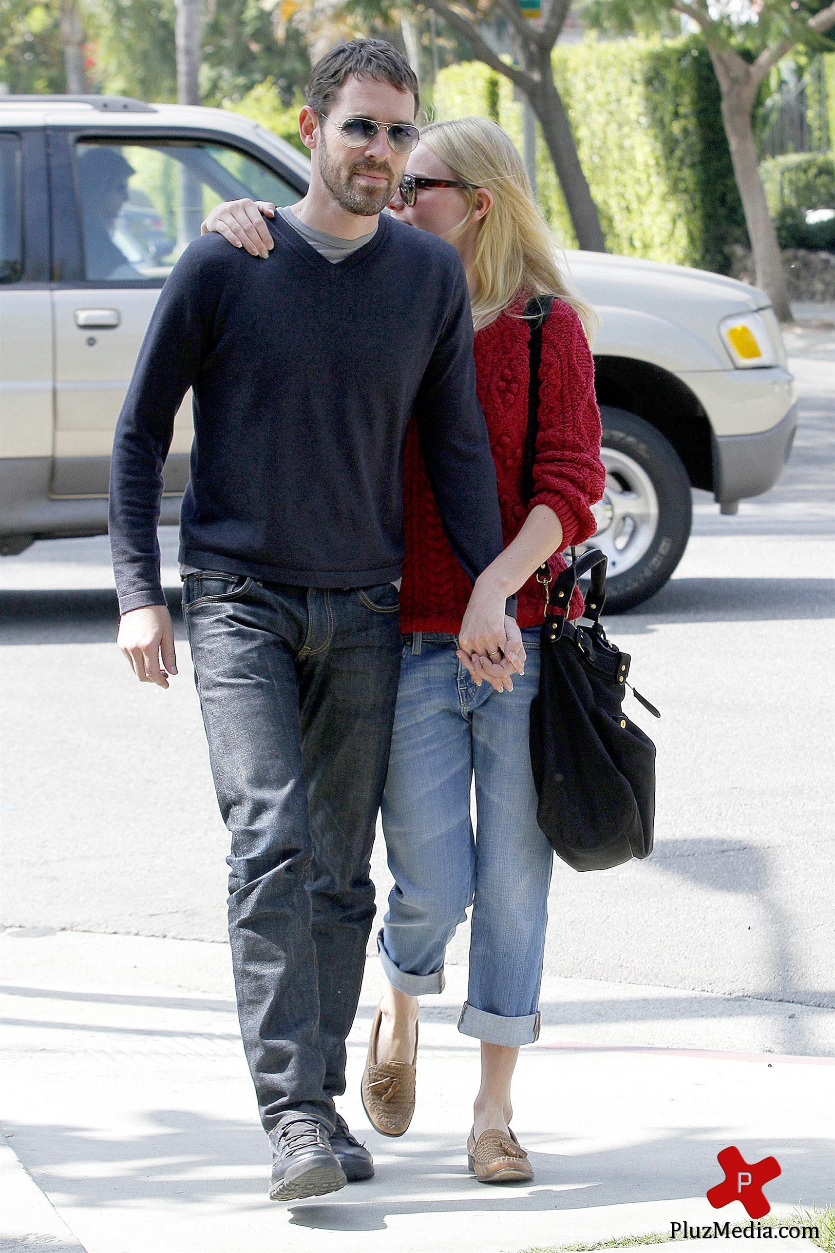 Kate Bosworth keeps close to her boyfriend as they leave Lemonade restaurant | Picture 97904